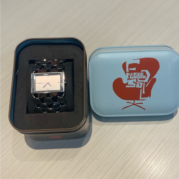 Women’s Fossil watch - Picture 1 of 2